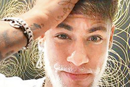 Brazilian Neymar dyes beard blonde
