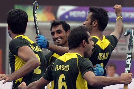 Pakistan stun Holland to reach Champions Trophy semis