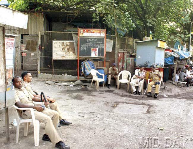 The Khot Dongri area remained quiet on Wednesday post the murder, with Shiv Sena calling for a local bandh and police bandobast having been deployed. Pic/Nikesh Gurav
