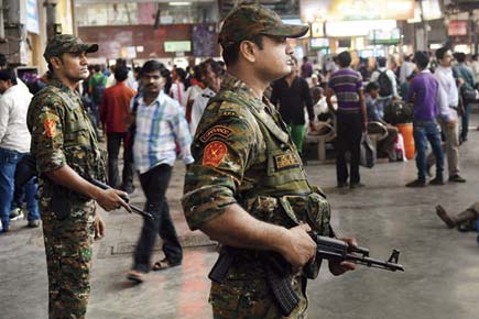 Mumbai: Reporting crimes on CR trains, stations could make you rich