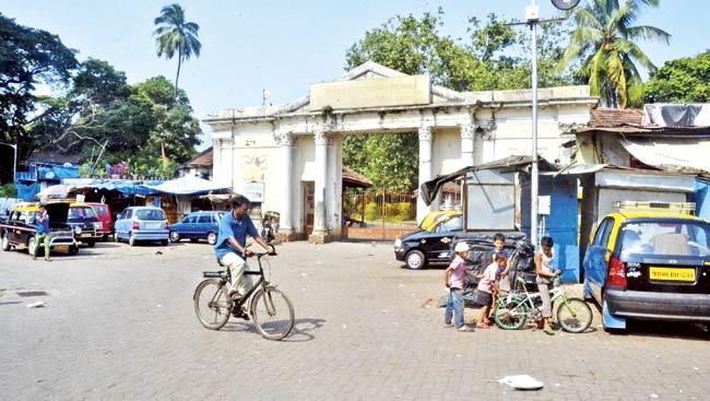 From tomorrow, 3-4 security guards will make sure touts do not enter the premises of the RTOs in the city. File pic