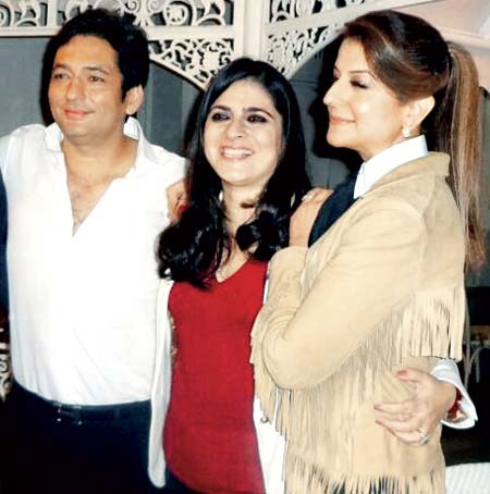 Birthday boy Rajiv Wazir with NDTV anchor Sonia Singh and wife Komal