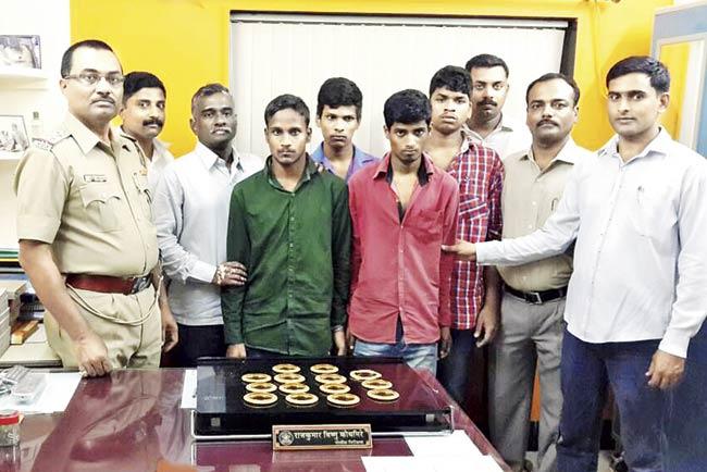 Police Inspector Rajkumar Kothmire (far left) with the four accused and the seized bangles at L T Marg police station
