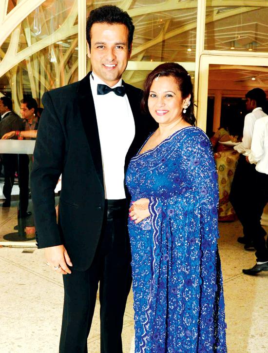 Rohit Roy with wife Mansi 