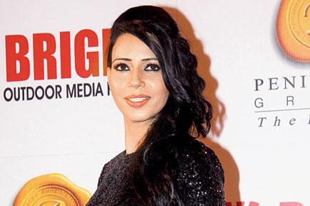 Spotted: Rozlyn Khan at an awards