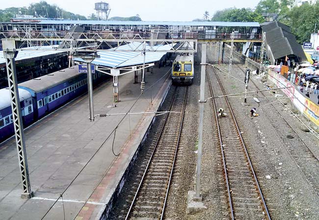 The couple were having a heated argument on platform no 4 at Santacruz station, when the girl jumped on the tracks and was struck by a local train