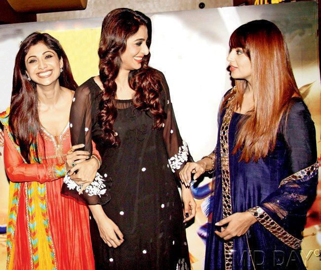 Shilpa Shetty, Tabu and Bipasha Basu share a joke 