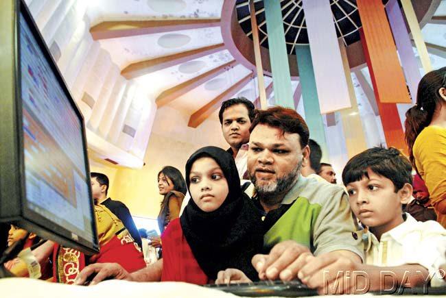 Family members of stock traders watch the trade happenings on their computers during special trading (Mahurat Trading) on the occasion of Diwali. Pic/Shadab Khan