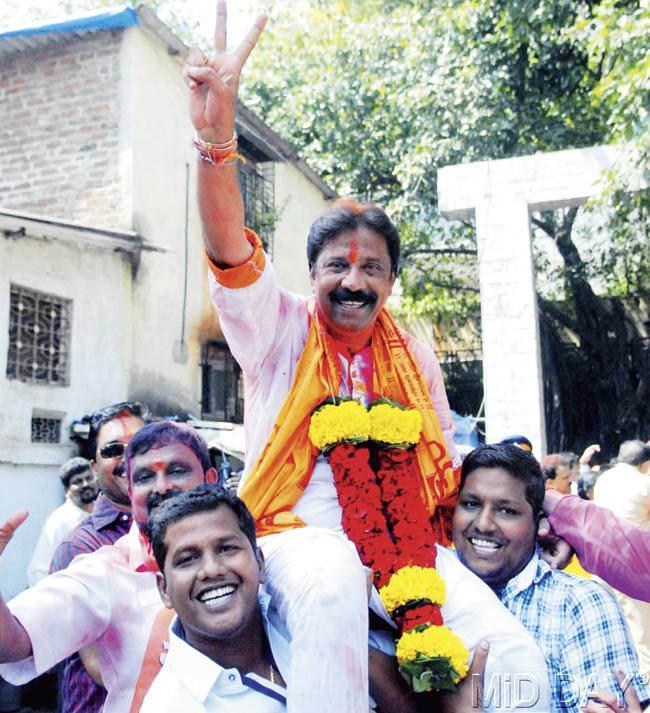 Shiv Sena’s Sunil Shinde, with 60,625 votes, handed a defeat to former NCP Housing Minister Sachin Ahir, who got 37,613 votes. Shinde was the erstwhile BEST Committee chairman and a former corporator and Ahir was touted as a favourite for this seat. Pic/Bipin Kokate