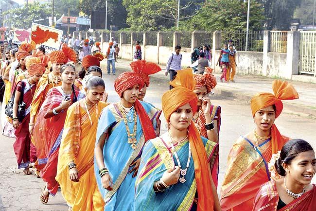 Schoolgirls take part in the ‘Shobha Yatra’, as a part of Vijay Diwas celebrations in Karad, Maharashtra, on Sunday. Vijay Diwas is celebrated in December every year  to commemorate the victory of Indian armed forces over the Pakistani armed force  in Dhaka in 1971. Pic/PTI