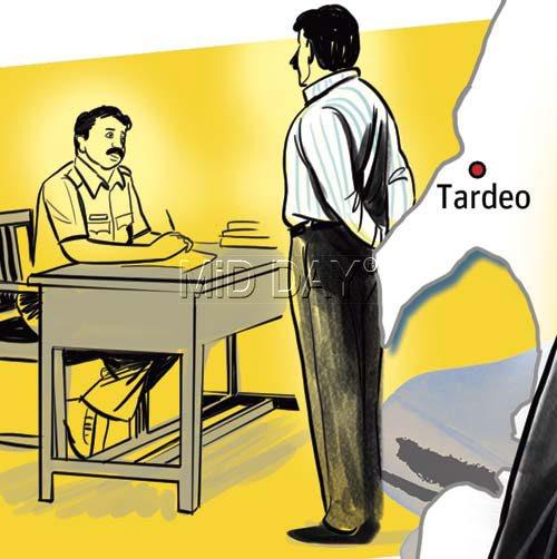 He goes to Tardeo police station and, after four hours, convinces cops to lodge a case of shoe theft