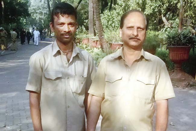 Gurunaath Kahivale (left) and Yashwant Khandekar at Byculla zoo. Khandekar, Jimmy’s caretaker, said he was very attached to her