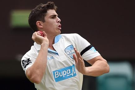 Sean Abbott returns to cricket with a bouncer in his first over!