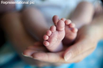 Woman goes missing after handing over newborn child to stranger at rly stn