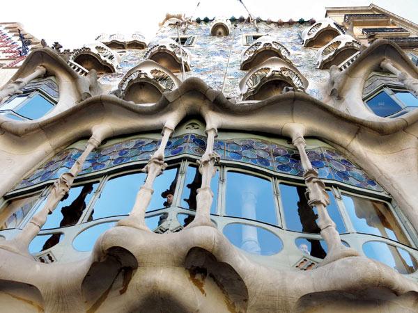 Casa Batlló is a renowned building located in the centre of Barcelona and is one of architect Antoni Gaudí