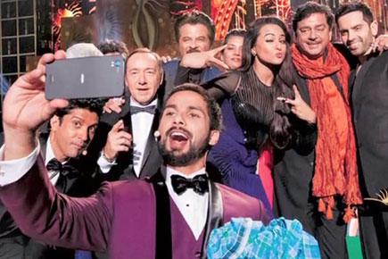 Bollywood celebs are 'selfie-obsessed'!