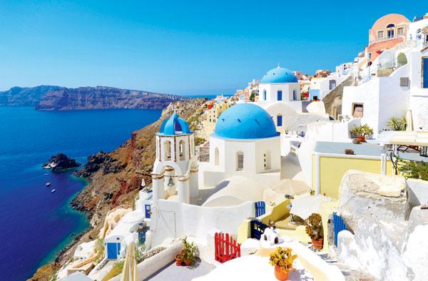 A whole genre of art photography and photographic art has grown and thrived around the photogenic village, Oia