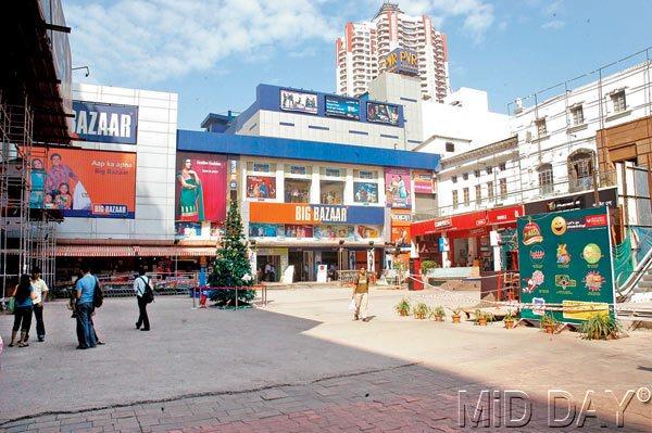 The BMC has issued notices to 25 shops in High Street Phoenix at Lower Parel for not giving staff members a holiday on election day. File pic