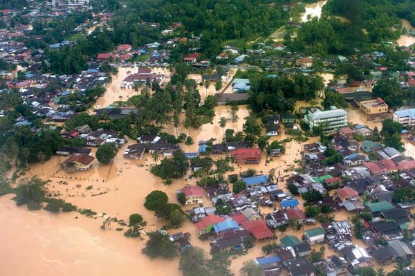 Houses submerged in floodwaters in Pengkalan Chepa, near Kota Bharu. PIC/AFP 
