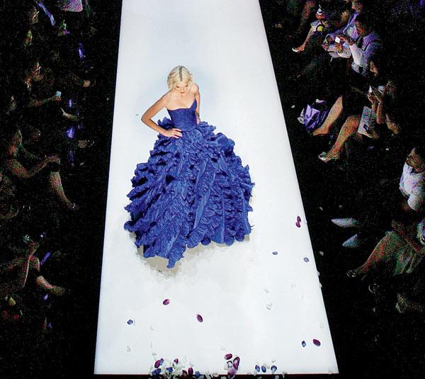 A model showcases Fall Winter 2008 collection designs by Oscar de la Renta as part of the Best Of MasterCard Luxury Week Hong Kong. (Photo by Lucas Dawson/Getty Images)