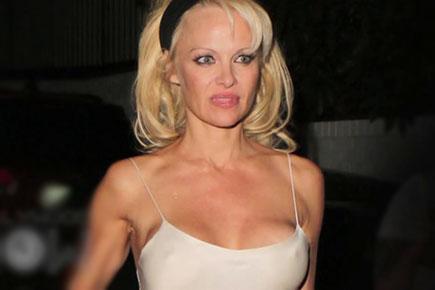  Pamela Anderson's wardrobe malfunction