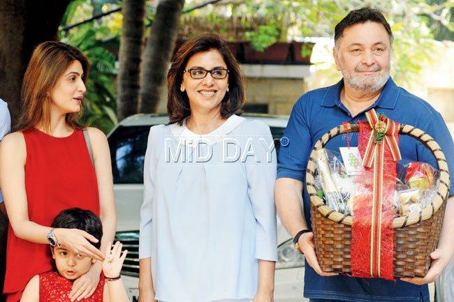 Riddhima Kapoor Sahni with daughter, Samara and Neetu and Rishi Kapoor 