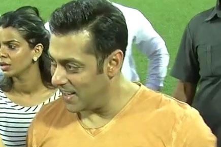 Salman Khan plays football in 'Prem Ratan Dhan Payo'