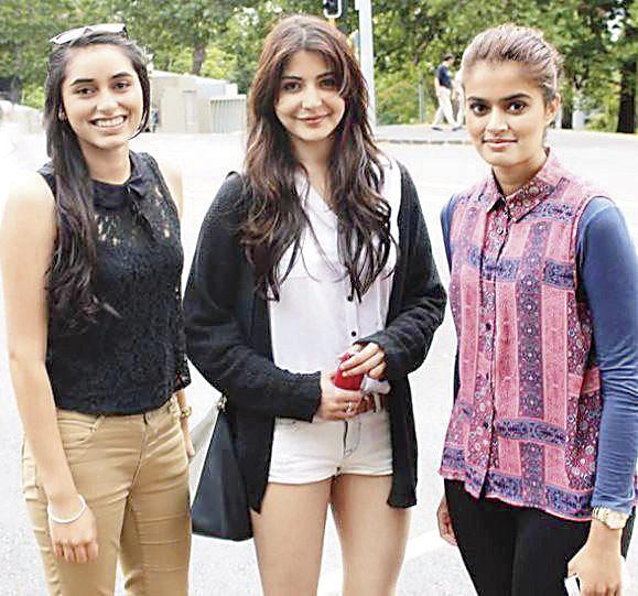Anushka Sharma flanked by fans in New Zealand 