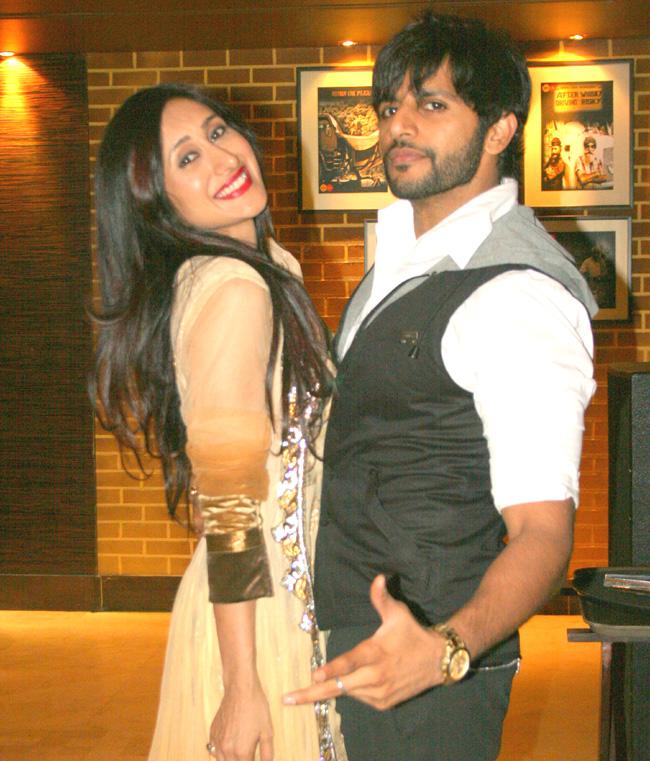 Karanvir Bohra with wife Teejay Sidhu