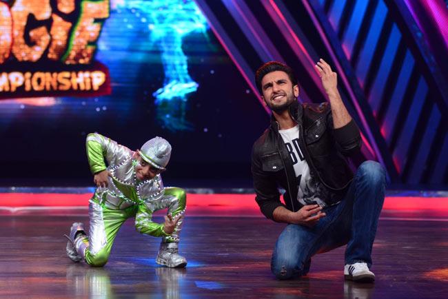 Ranveer Singh with a contestant on 