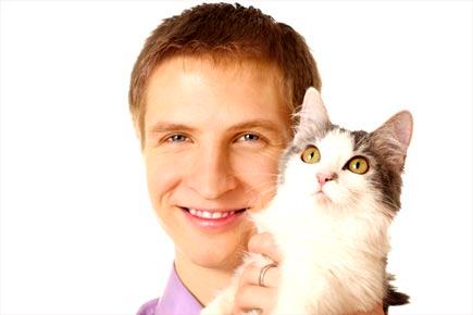 Girls prefer men with pet cats!