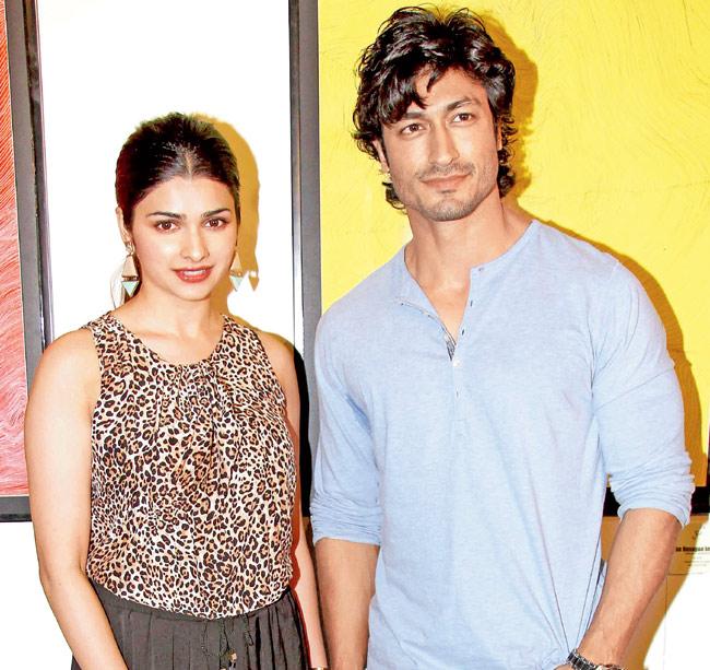 From left: Prachi Desai and Vidyut Jamwal at an art event