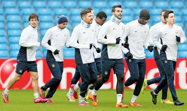 Manchester City players run laps during a training session before their clash against Barcelona. Pic/Getty Images