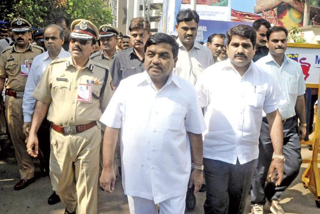 Home Minister R R Patil has given the sulking cops seven days to take charge of their respective portfolios. FILE PIC