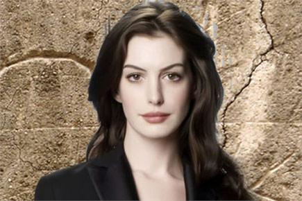 Anne Hathaway to present at Oscars