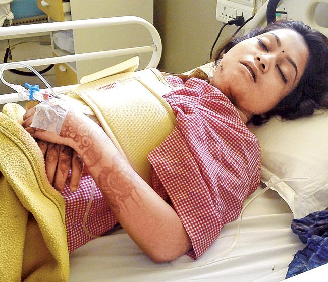 An injured Mamta Rathi at the Mulund hospital   