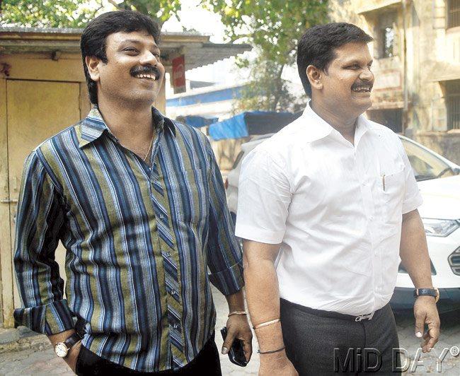 Two of the accused men, Shashank Kalyankar (in white) and Shashikant Bawlekar. Pic/Pradeep Dhivar