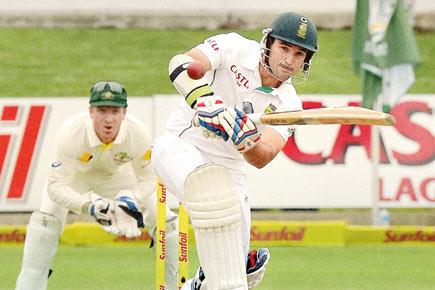 South Africa fight back, but late wickets boost Australia