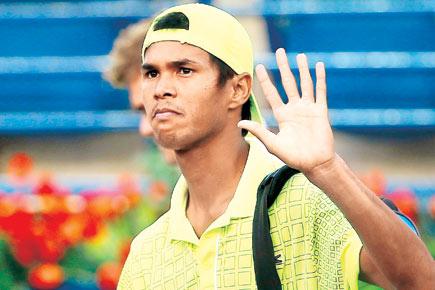 Bhupathi-Istomin advance, Somdev ousted in Dubai