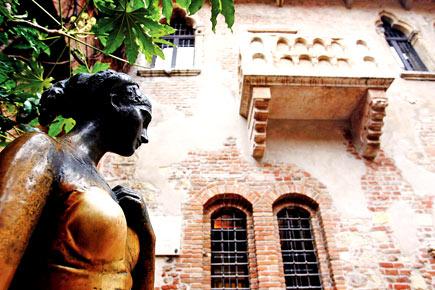 Juliet statue's breast worn away from too much rubbing