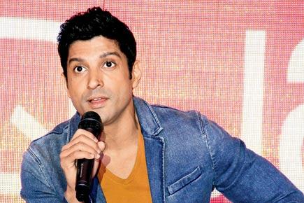 I woo Adhuna with songs, says Farhan Akhtar