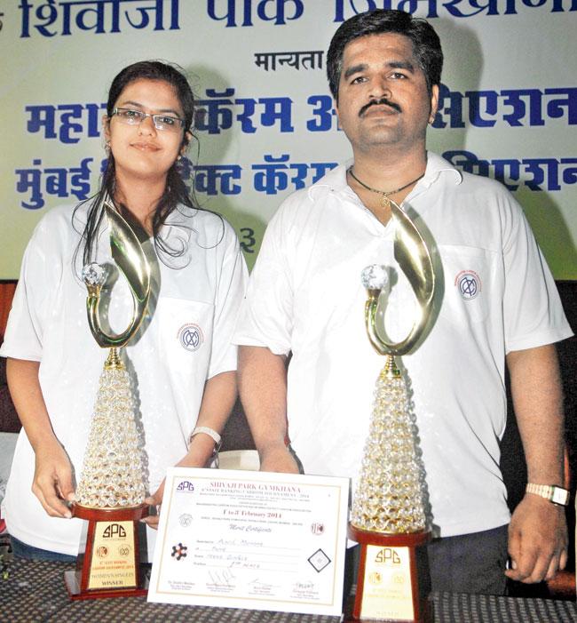 Maitreyee Gogte and Anil Munde with their trophies