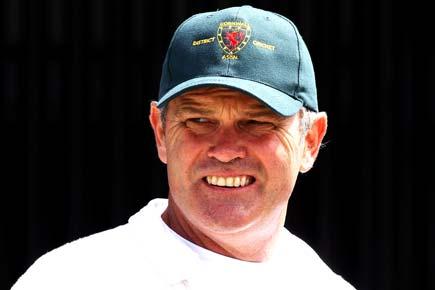 Martin Crowe is surprised by MS Dhoni's tactics