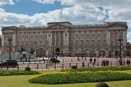 British police arrests man with knife near Buckingham Palace
