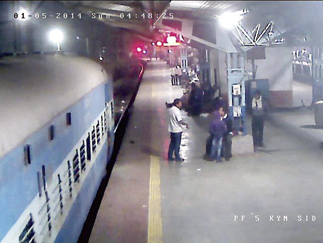 CCTV footage shows the suspect (in white shirt) in conversation with a Central Railway employee, who later confirmed that the man was inebriated