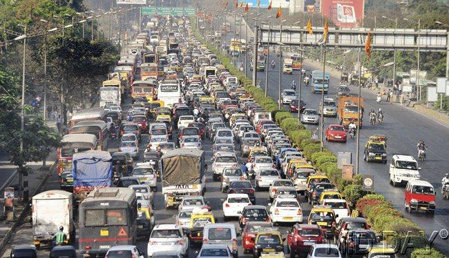 Traffic jam on the Eastern Express Highway. Pic/Suresh KK