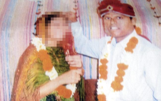 A wedding picture of Jagdish with his wife in Ahmedabad