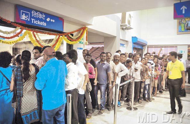 In order to purchase tickets from these machines, one will have to feed them old one-rupee coins. As a result, the queues at the manned ticket counters are going to get even longer. Pic/Bipin Kokate