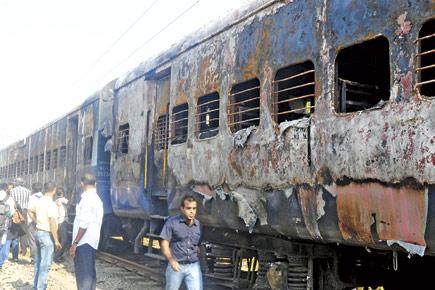 Rail Minister blames passengers for fire in Dehradun Express
