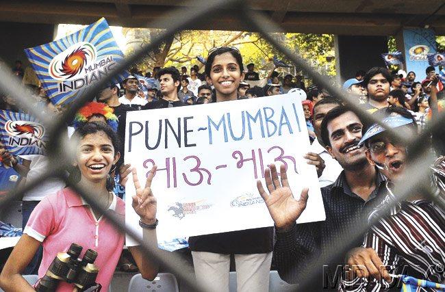 Fans enjoying the Mumbai Indians-Pune Warriors match at Wankhede in 2011. Pic/Suresh KK